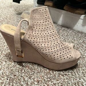 Chinese laundry wedges